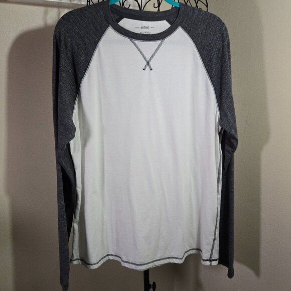 Bundle of 2 Men's Baseball Tees - Picture 2 of 10